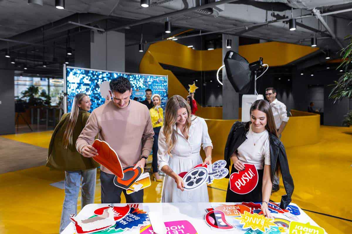 Rekvizity do fotokoutku: 10 nápadů, které pobaví