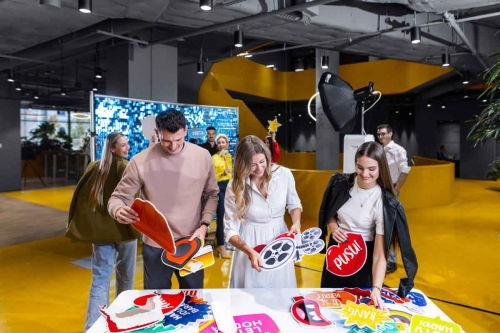 Rekvizity do fotokoutku: 10 nápadů, které pobaví