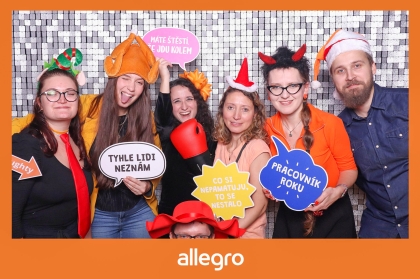 Fotokoutek na vánoční večírek Allegro 2023