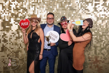 Fotokoutek pro event Šaty pro krtka 2024