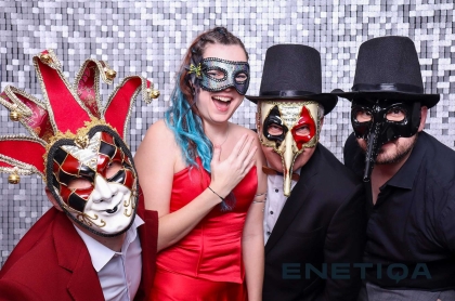 Fotokoutek na vánoční večírek ENETIQA 2024