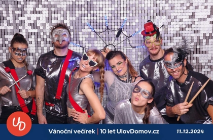 Fotokoutek na vánoční večírek Ulov Domov 2024