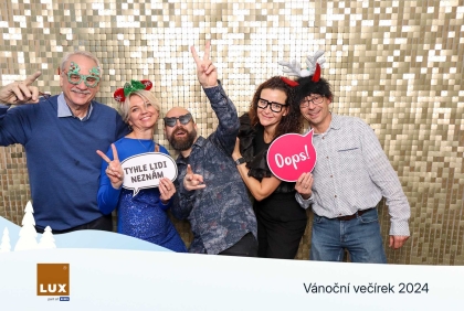 Fotokoutek na vánoční večírek LUX - IDent 2024